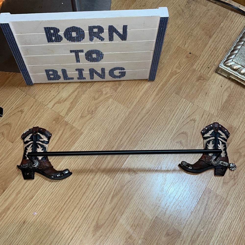 WESTERN COWBOY COWGIRL BOOTS TOWEL RACK NIB NEW HANGER RACK HOLDER
